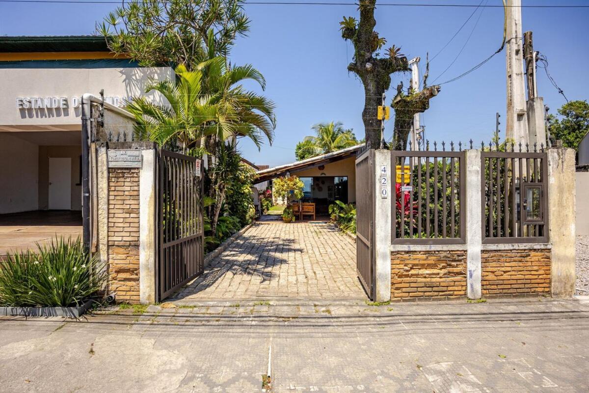 Ubatuba casa frente mar Exterior foto