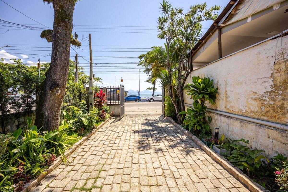 Ubatuba casa frente mar Exterior foto