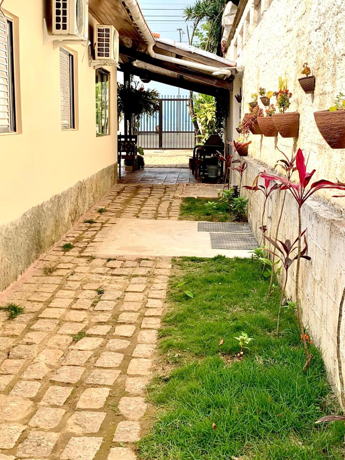Ubatuba casa frente mar Exterior foto